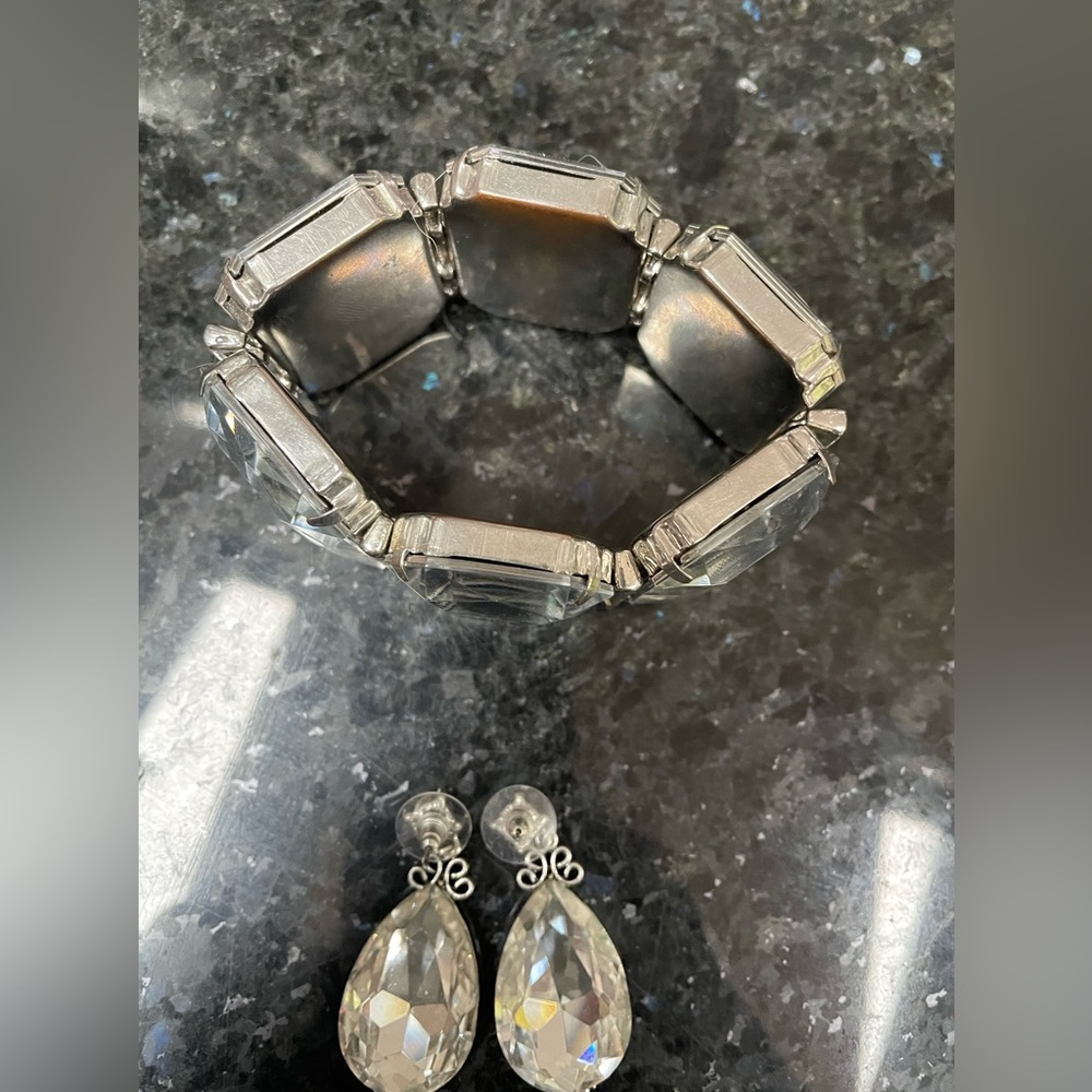 Bracelet & earrings